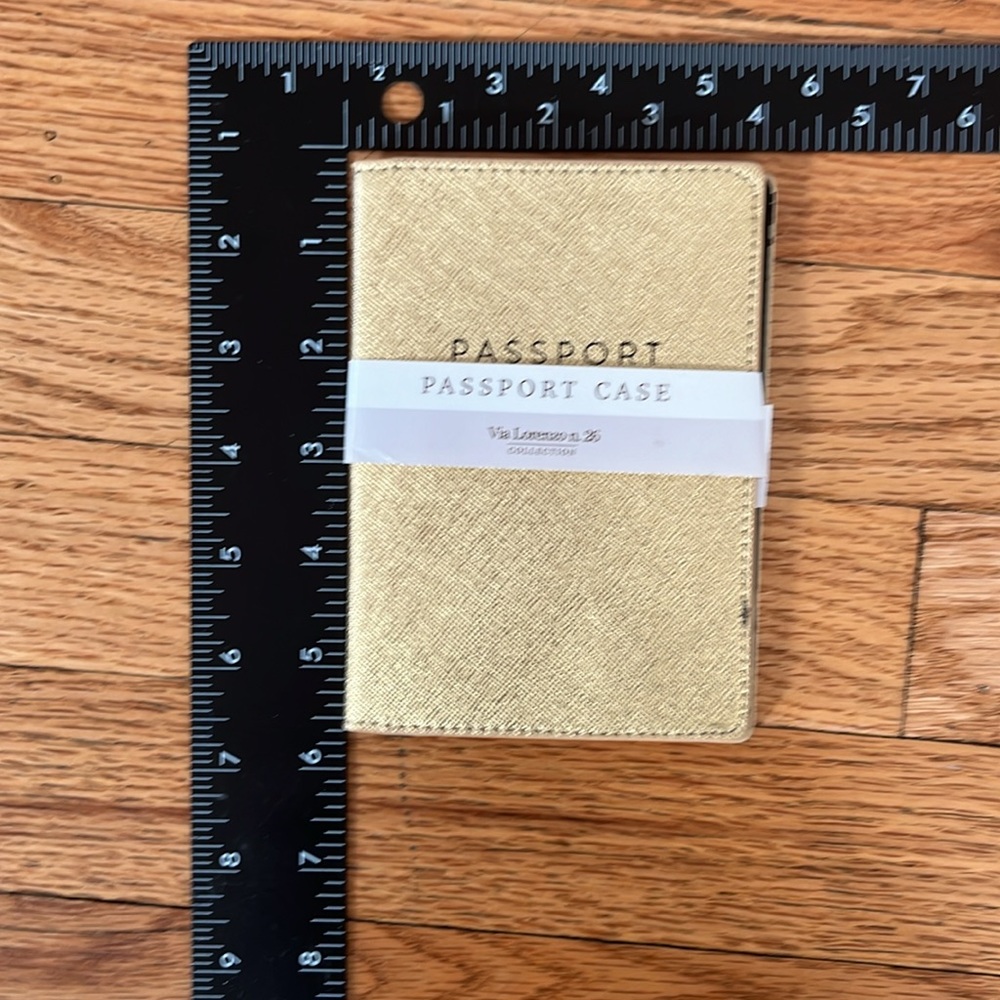 Via Lorenzo n.26 Collection Gold  Passport  Case - Picture 5 of 7